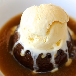 Hot Ginger steamed sponge pudding with vanilla ice cream © ice-cream-magazine.com