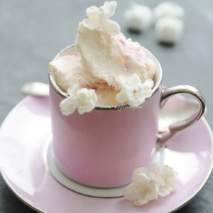 lilac ice cream © www.ice-cream-magazine.com