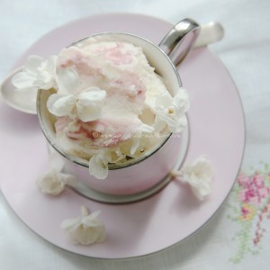 lilac ice cream © www.ice-cream-magazine.com
