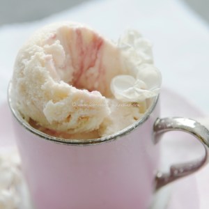 lilac ice cream © www.ice-cream-magazine.com