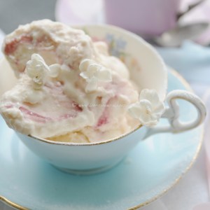 lilac ice cream © www.ice-cream-magazine.com