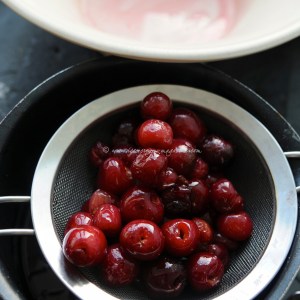 cherries seive © www.ice-cream-magazine.com