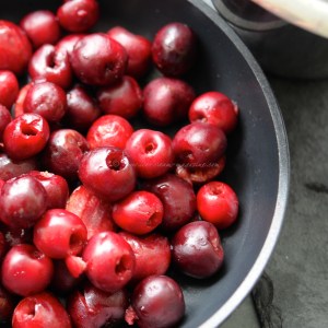 cherry meringue ice cream © www.ice-cream-magazine.com