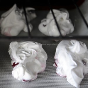 cherry meringue ice cream © www.ice-cream-magazine.com