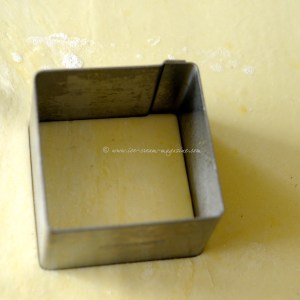 peaches in fragrant rose syrup tuille .1 © www.ice-cream-magazine.com