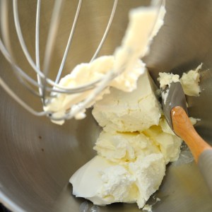 blackberry cheesecake ice cream © www.ice-cream-magazine.com