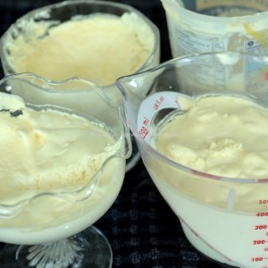 strawberries and cream ice cream © www.ice-cream-magazine.com