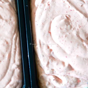 strawberries and cream ice cream © www.ice-cream-magazine.com