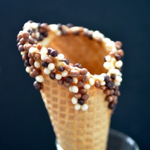 strawberries and cream ice cream © www.ice-cream-magazine.com