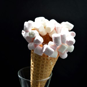 strawberries and cream ice cream © www.ice-cream-magazine.com