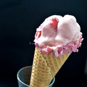 strawberries and cream ice cream © www.ice-cream-magazine.com