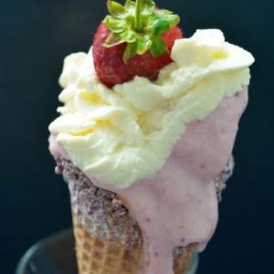 strawberries and cream ice cream © www.ice-cream-magazine.com
