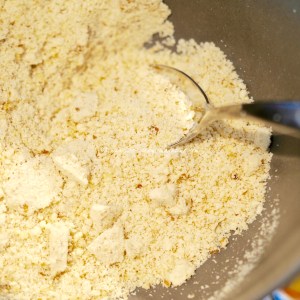 rosemary/date/ caramel custard ice cream © www.ice-cream-magazine.com