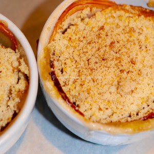 rosemary/date/ caramel custard ice cream © www.ice-cream-magazine.com