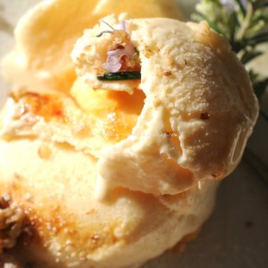 rosemary/date/ caramel custard ice cream © www.ice-cream-magazine.com