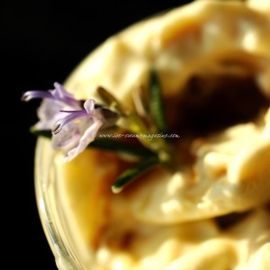 rosemary/date/ caramel custard ice cream © www.ice-cream-magazine.com
