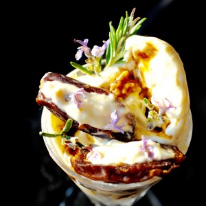 rosemary/date/ caramel custard ice cream © www.ice-cream-magazine.com