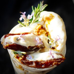 rosemary/date/ caramel custard ice cream © www.ice-cream-magazine.com