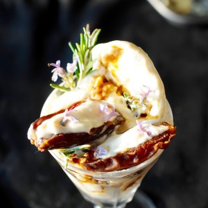 rosemary/date/ caramel custard ice cream © www.ice-cream-magazine.com